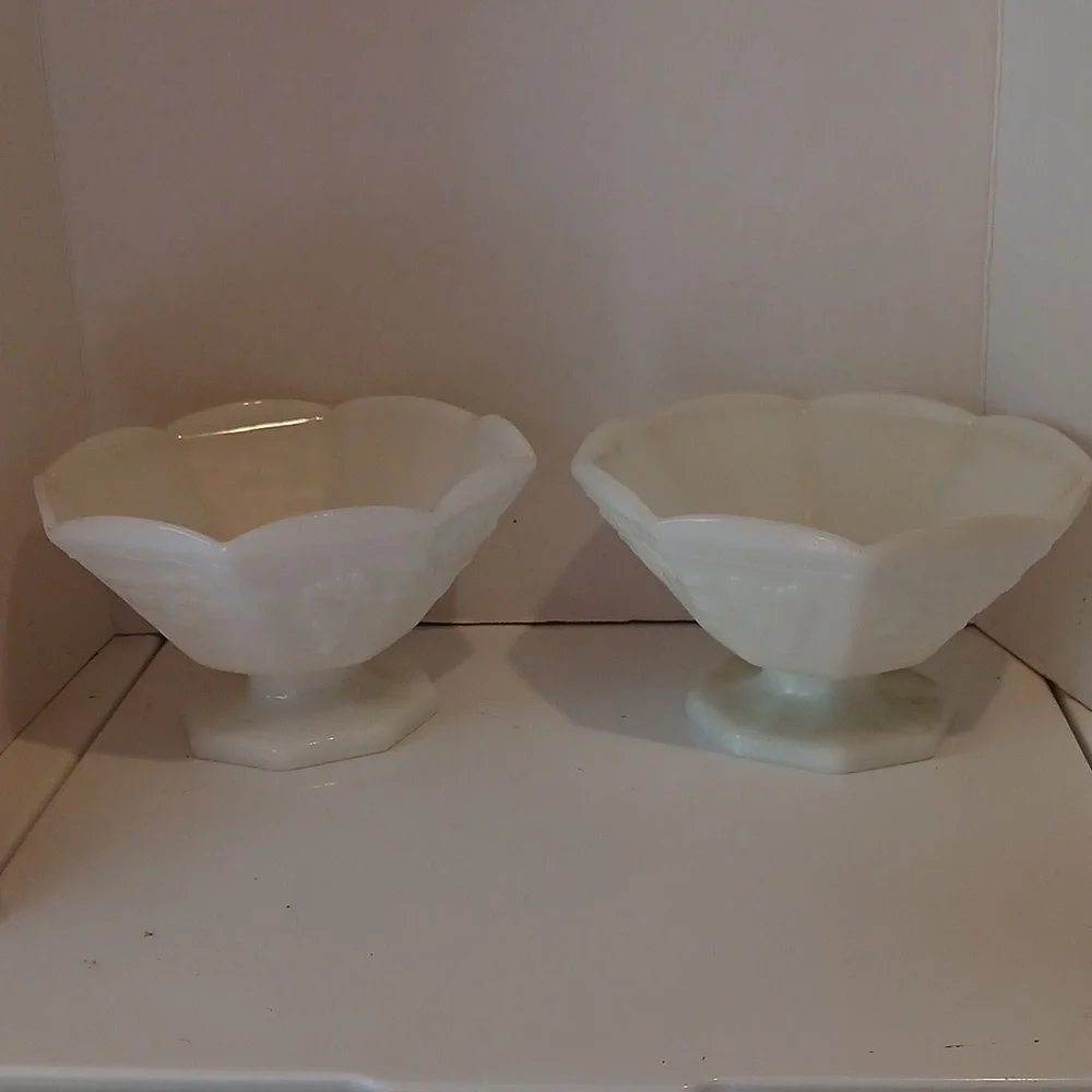 Vintage Anchor Hocking White Scalloped Pedestal Milk Glass Bowls